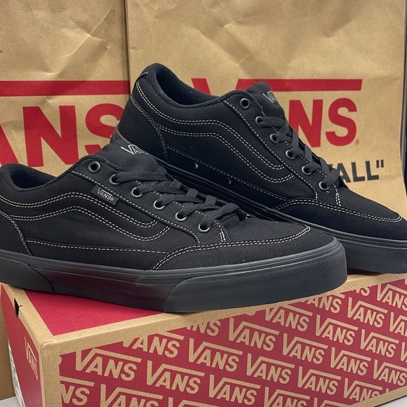Vans Men’s Bearcat (Canvas) Black/Black
VN000DT2186
Sneakers - Picture 14 of 16